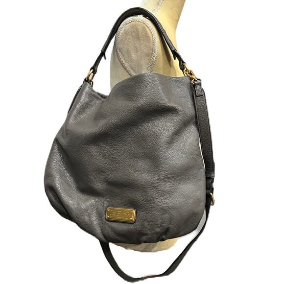 Excellent Marc Jacobs Gray Pebble Leather Hobo Crossbody Bag With‎ Long Strap - Picture 1 of 12